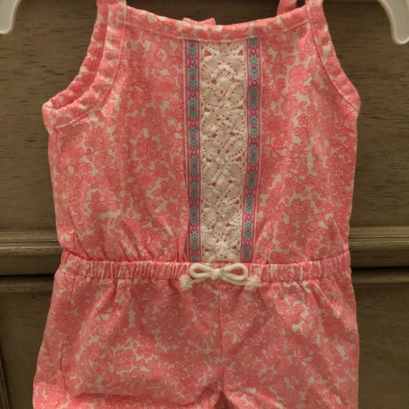 Baby girl Carter’s Flutter Tee & Palm-Leaf Shortalls Set & pink and white Romper - Picture 8 of 9